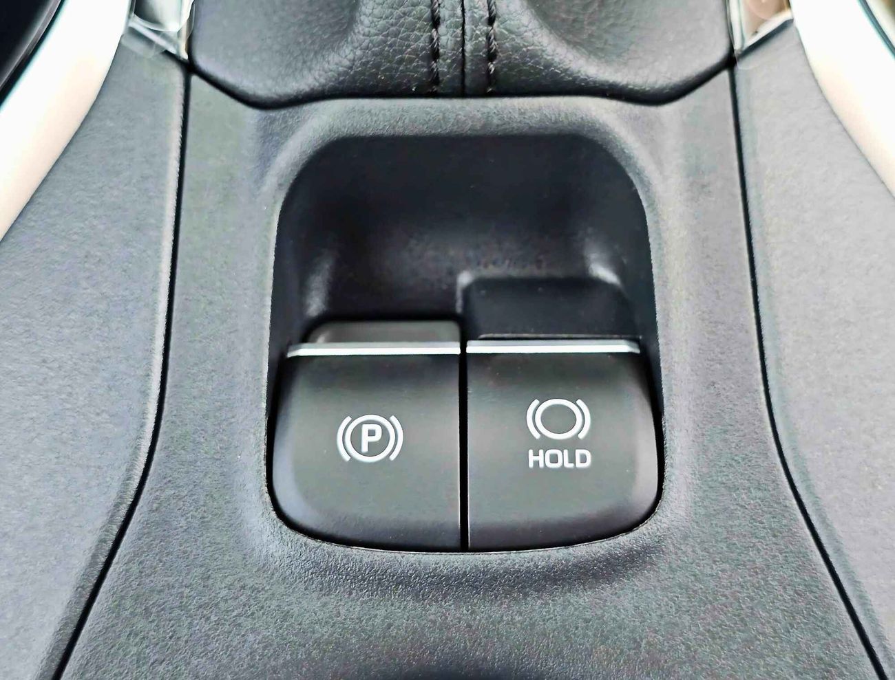 تويوتا فرونتلاندر LEAD VERSION / 2.0L V4 HYBRID / DVD / SUNROOF (CODE # 68080)