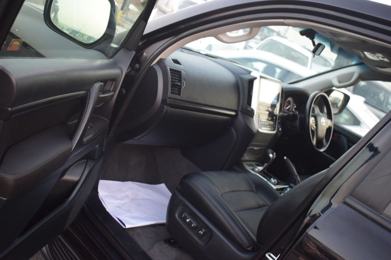 تويوتا لاند كروزر 2021 TOYOTA LAND CRUISER V8 FULL OPTION