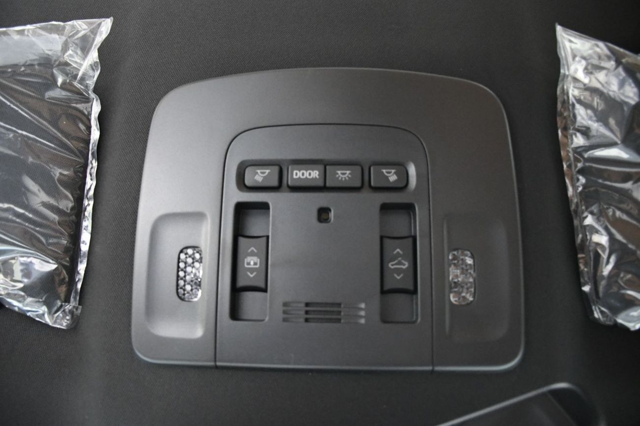 Toyota Camry 2.5L V4 GLE  petrol With panoramic