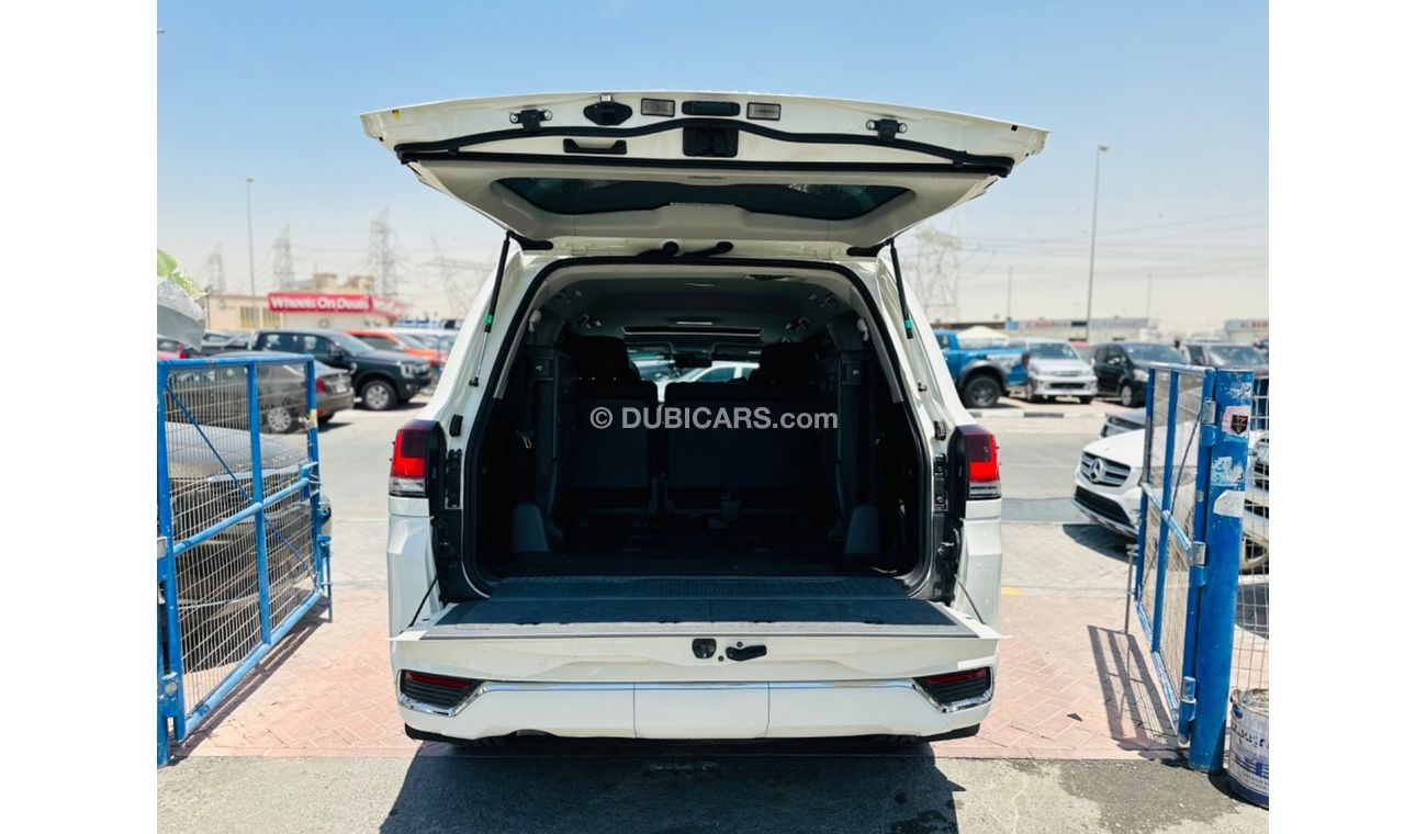 تويوتا لاند كروزر VXR