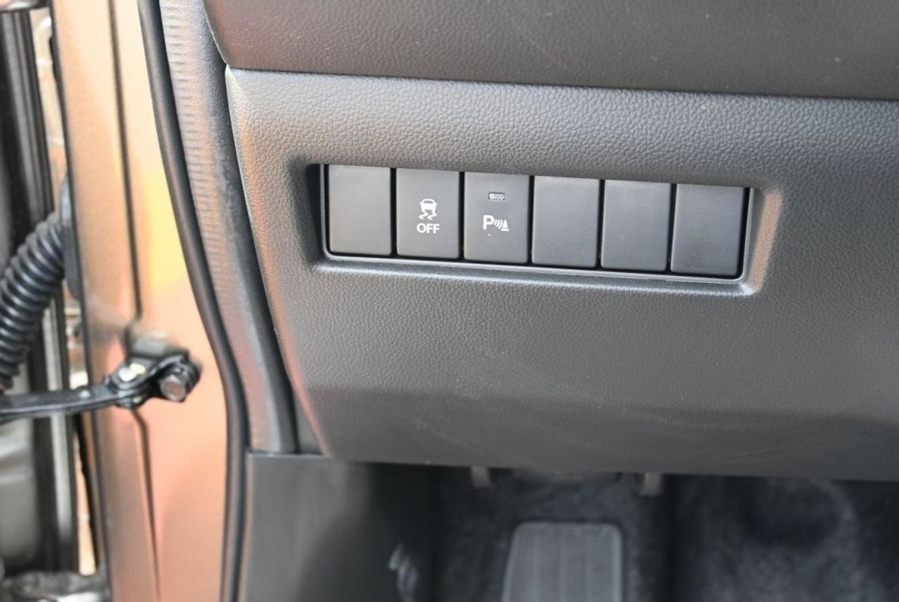 سوزوكي سويفت سوزوكي سويفت 1.2 لتر بنزين ، هاتشباك ، دفع أمامي ، 4 أبواب ، بدء الدفع ، وسادة هوائية مزدوجة ، حساسا