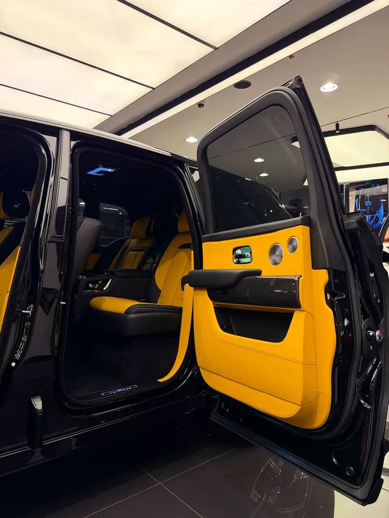 Rolls-Royce Cullinan BLACK BADGE MINT CONDITION