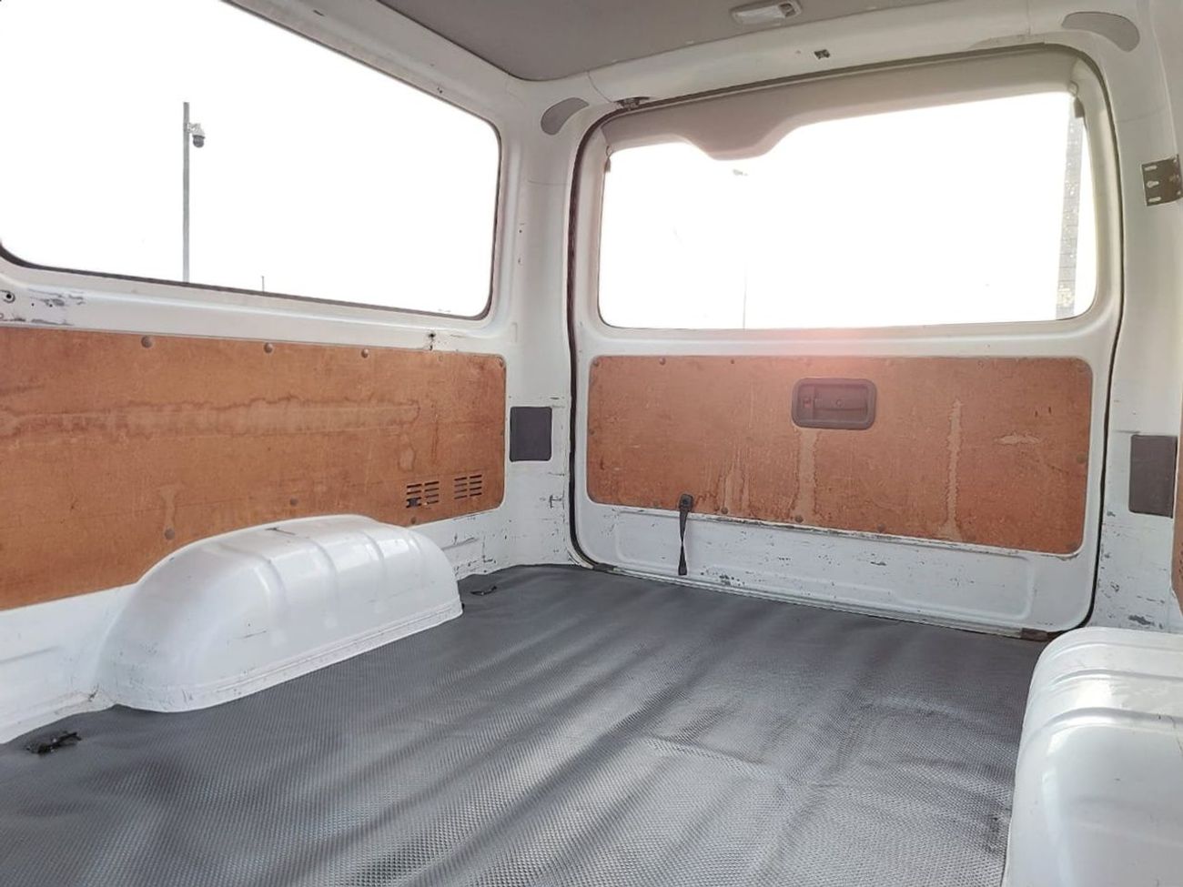 Toyota Hiace TOYOTA HIACE VAN RHD 2015 MODEL 3.0 L DIESEL AUTOMATIC(PM16901)