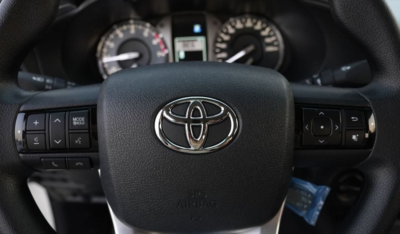 تويوتا هيلوكس GLX  2.7L 4WD