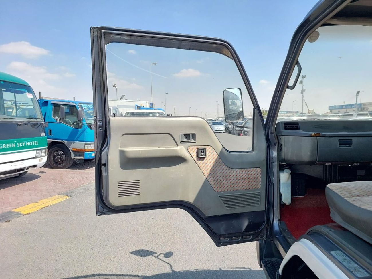 Mitsubishi Fuso Canter MITSUBISHI CANTER TRUCK RHD 1990 MODEL 3.9 L DIESEL MANUAL(PM40451)