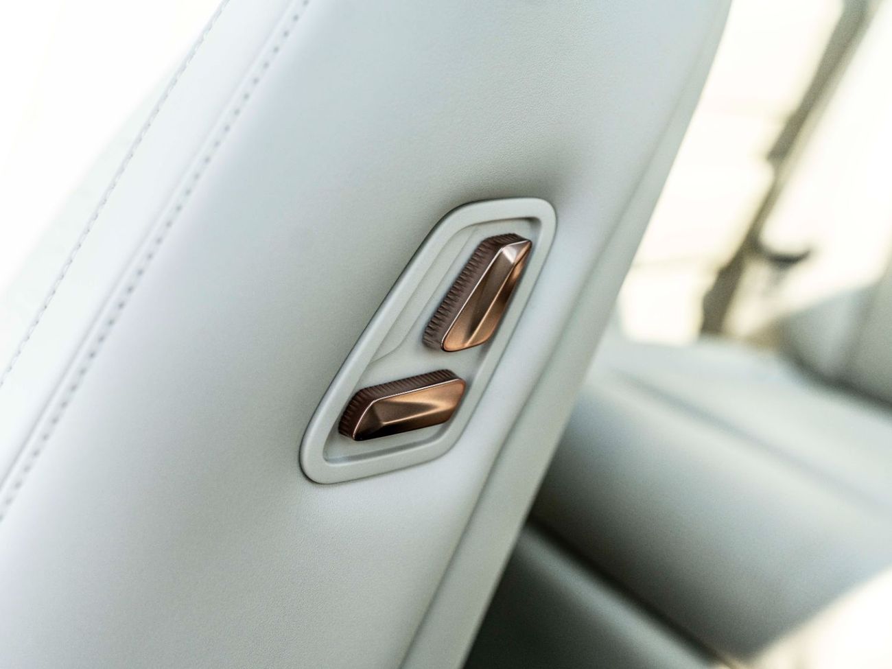 لينك أند كو 900 TRI-MOTOR EDITION