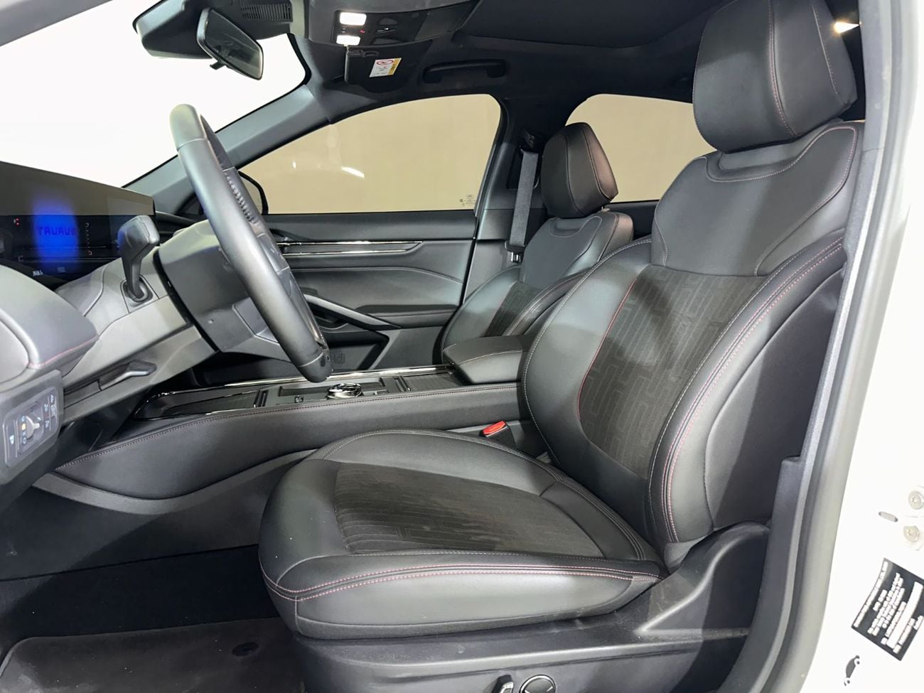 Ford Taurus TREND / AL TAYER MOTORS AL QOUZ SHOWROOM