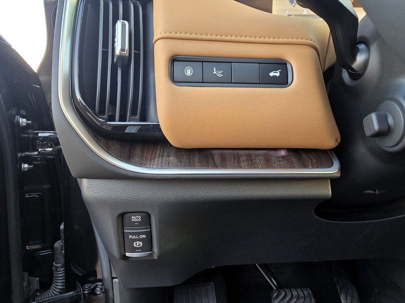 نيسان باترول Nissan Patrol LE Platinum City 3.5l Twin turbo petrol A/T 4WD SUV Black Color Inside Tan GCC 2026 Mo