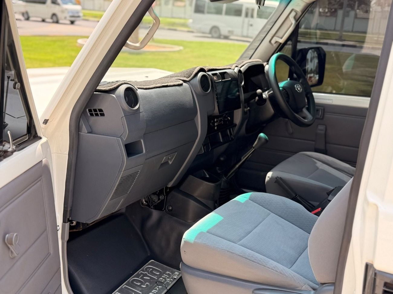 Toyota Land Cruiser Pickup 70 VXR