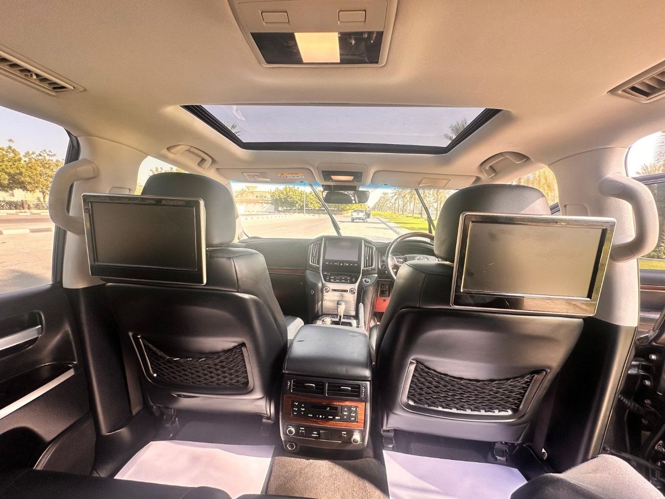 Toyota Land Cruiser Sahara export from Australia