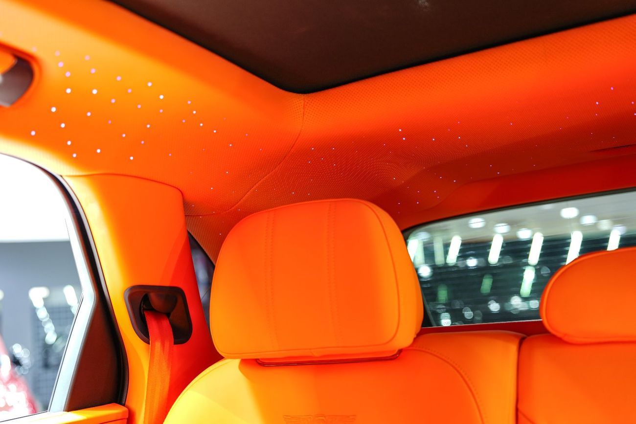 Bentley Bentayga W12, Carbon Fiber Body Kit, Panoramic Roof, Starlight Headliner, GCC Specs!!