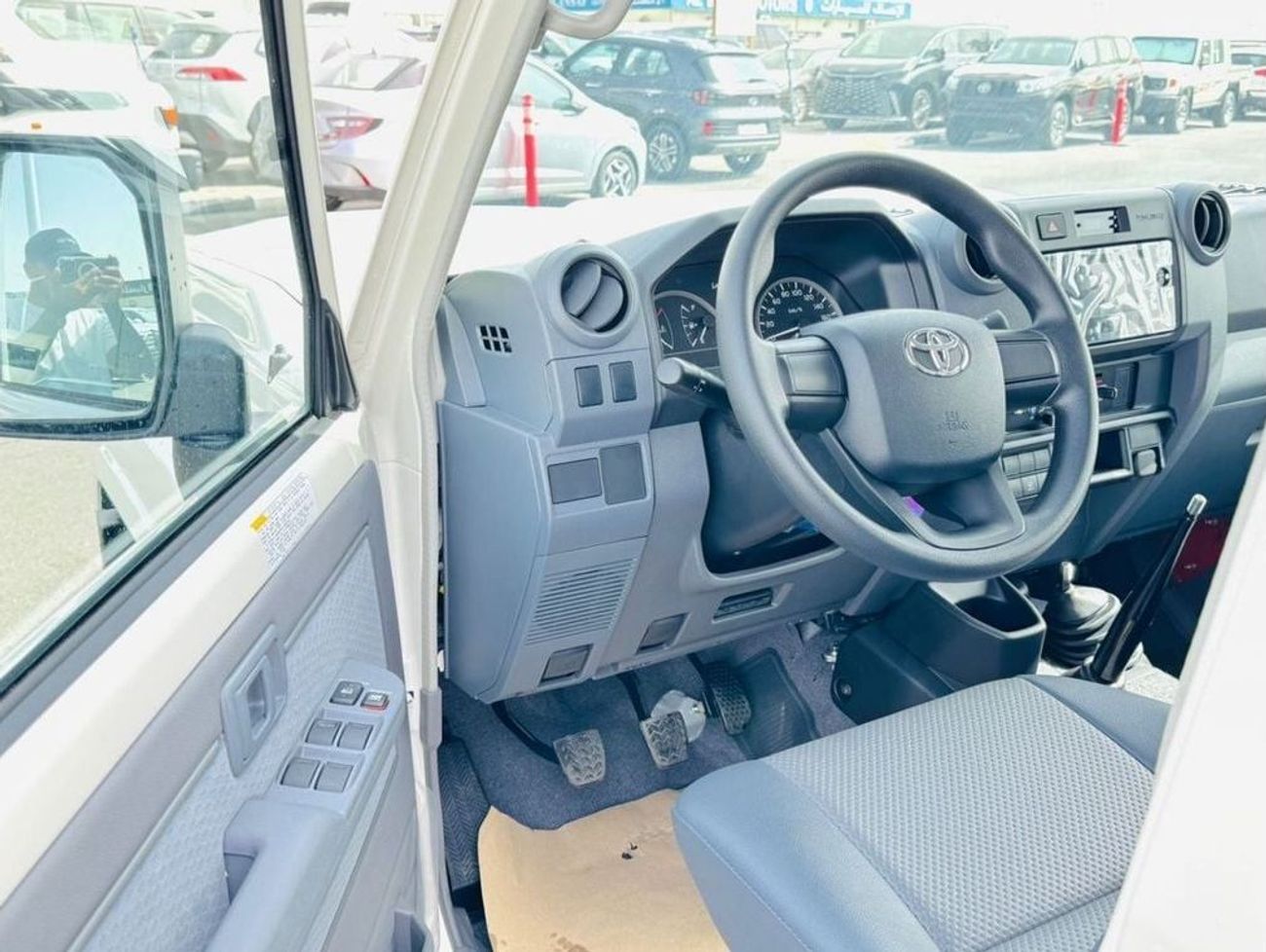 Toyota Land Cruiser 70 TOYOTA LAND CRIUSER 5 DOOR 4.2L DIESEL M/T WHITE COLOR 2025