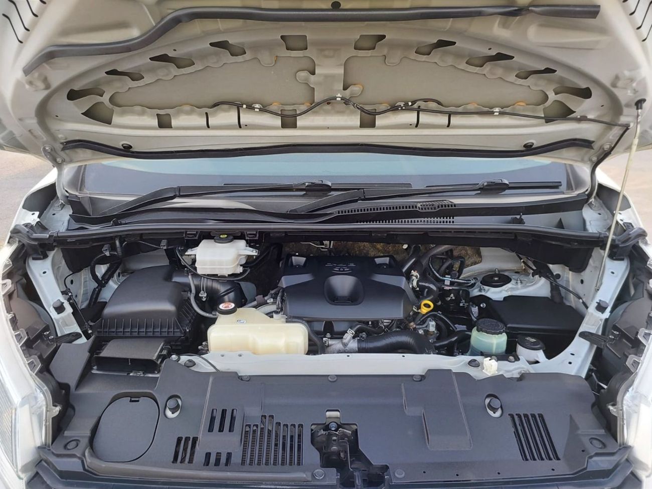 Toyota Hiace TOYOTA HIACE VAN RHD 2021 MODEL 2.8 L DIESEL AUTOMATIC(PM22720)