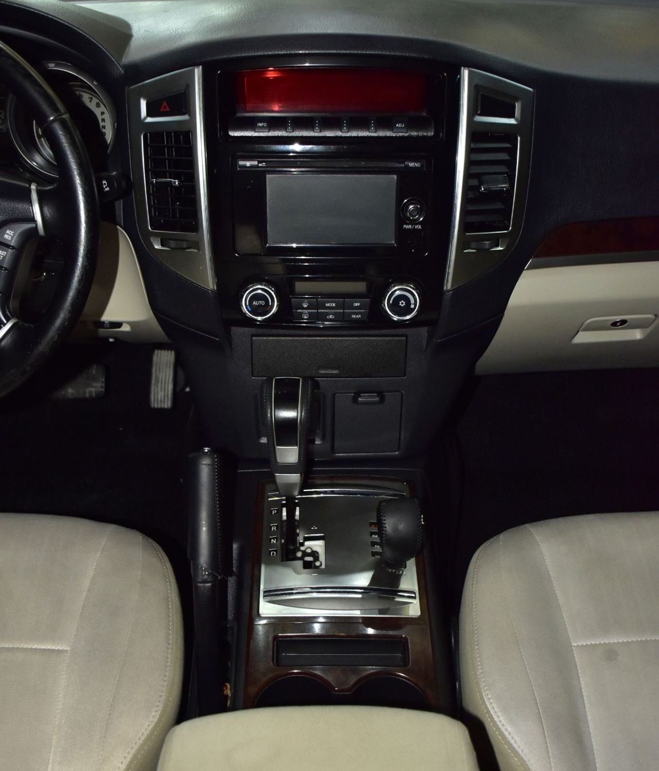 ميتسوبيشي باجيرو EXCELLENT DEAL for our Mitsubishi Pajero GLS ( 2017 Model ) in Golden Color GCC Specs