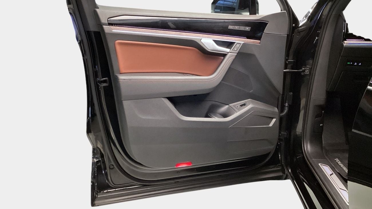 Volkswagen Touareg Elegance 2 3.0L Elegance | Guaranteed Warranty | 0 Down Payment