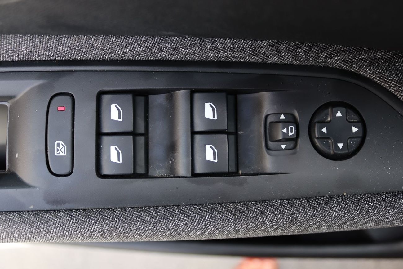 Peugeot 3008 Active+ ACCIDENTS FREE - GCC - PERFECT CONDITION INSIDE OUT - ORIGINAL PAINT - ENGINE 1600 CC TURBO