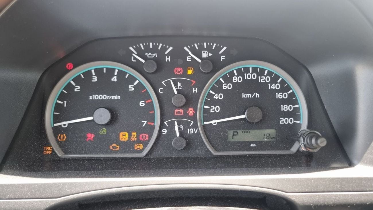 Toyota Land Cruiser Pick Up 4.0L V6 . 24-valve DOHC . VVT-i . DOHC. 16V . 5 Seater . 4 Door . Automatic . Four Wheel Drive