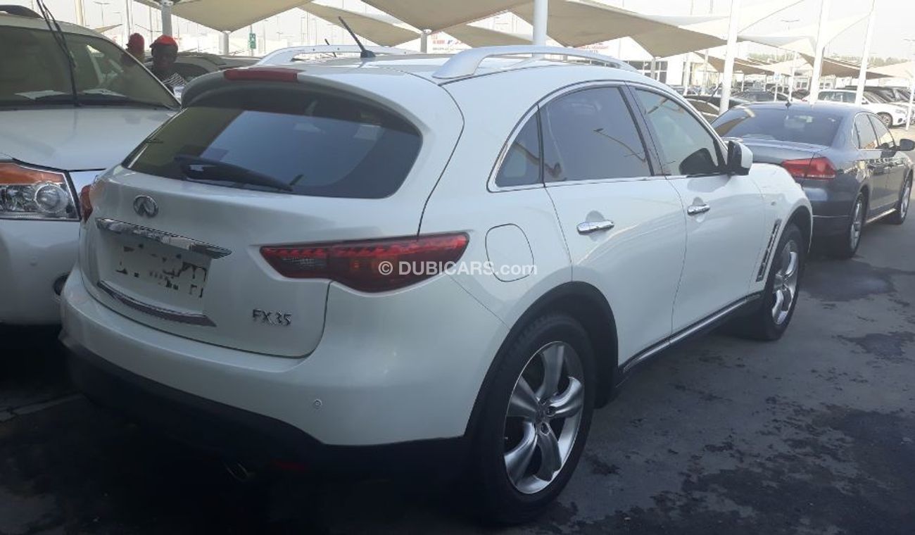 Infiniti FX35 2009 Gulf Specs Full options