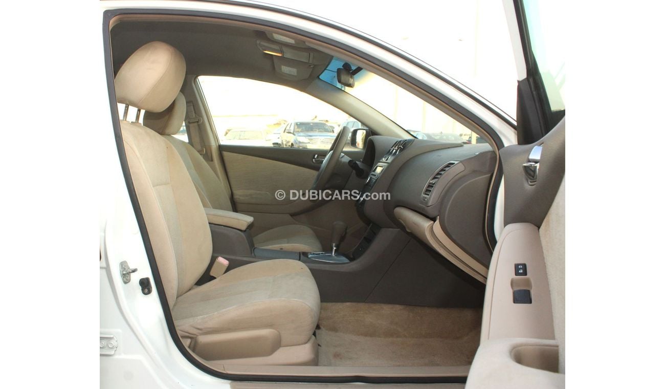 Nissan Altima Nissan Altima 2011 GCC, in excellent condition