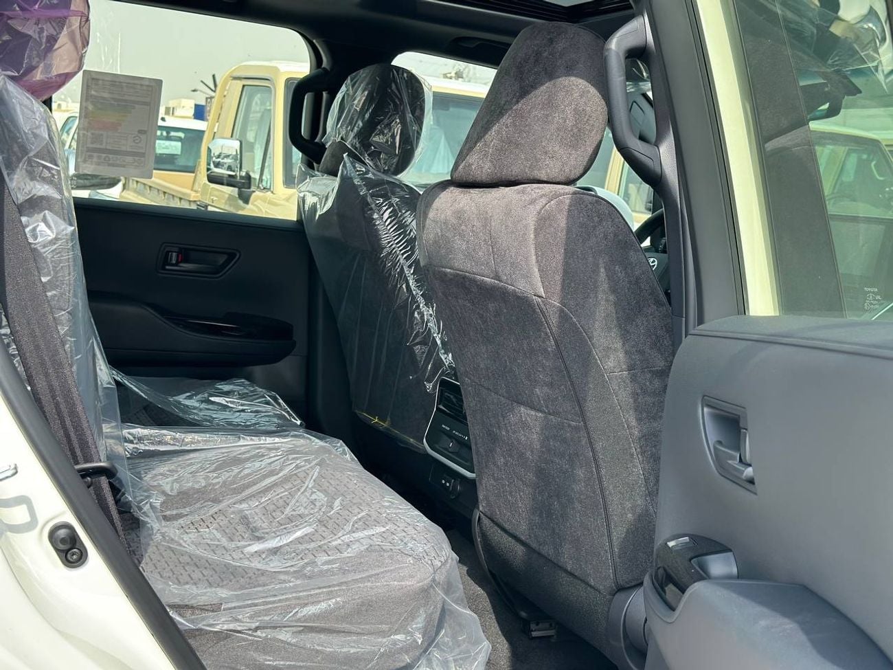 تويوتا لاند كروزر GXR 3.5L PTR A/T // 2026 // STD with Sunroof , Cool Box , Cruise Control // Special Offer // By Form