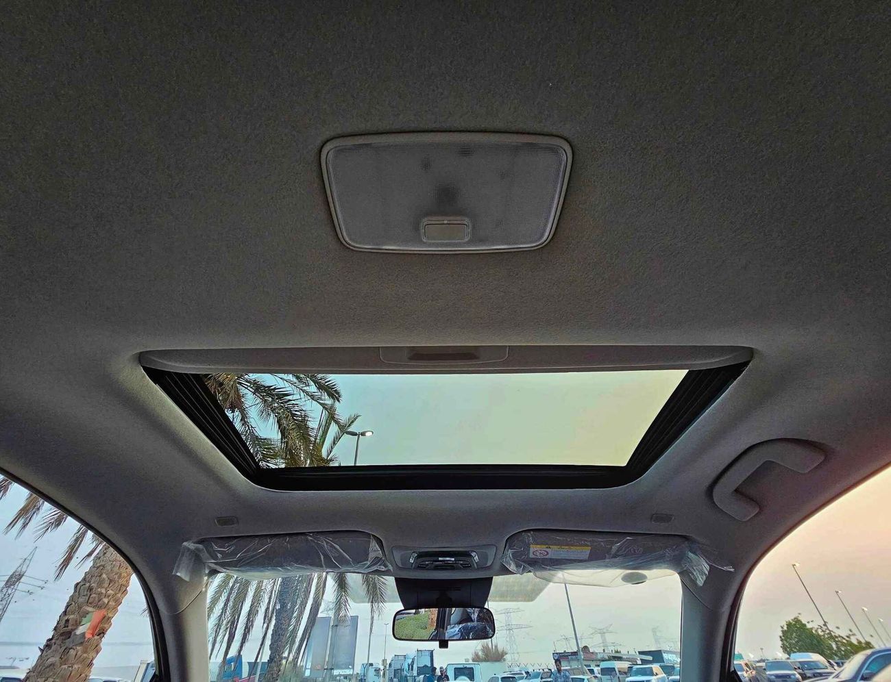 تويوتا كورولا كروس 2.0L V4 HYBRID, PUSH START, MID OPTION WITH SUNROOF (CODE# 68014)