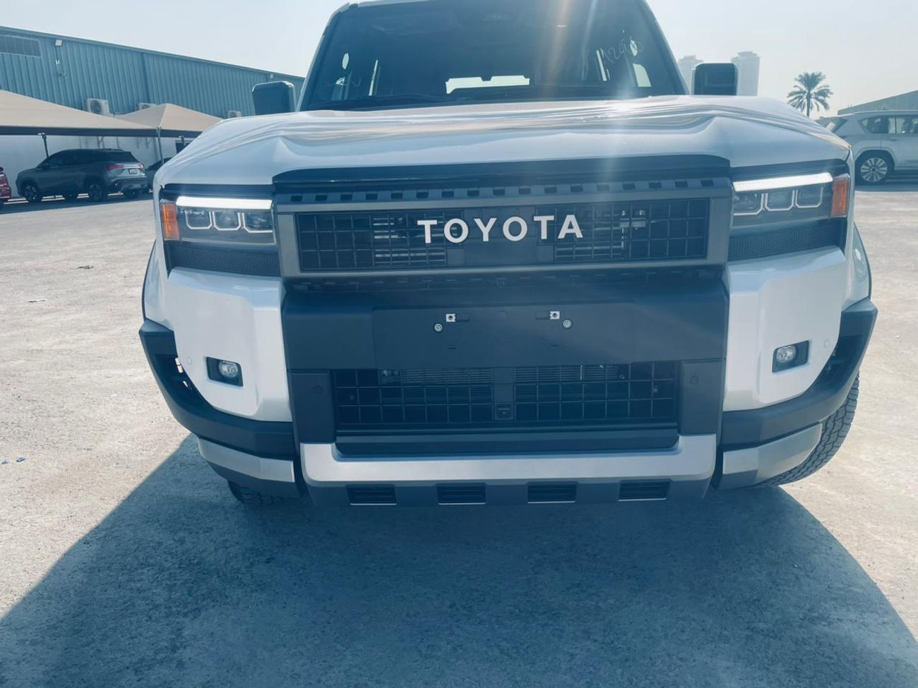 تويوتا برادو Adventure Dual Tone 2.4T