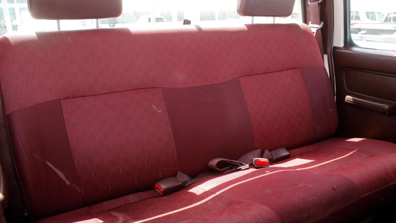 نيسان بيك آب nissan pickup 4x2 Gcc specs, free accident