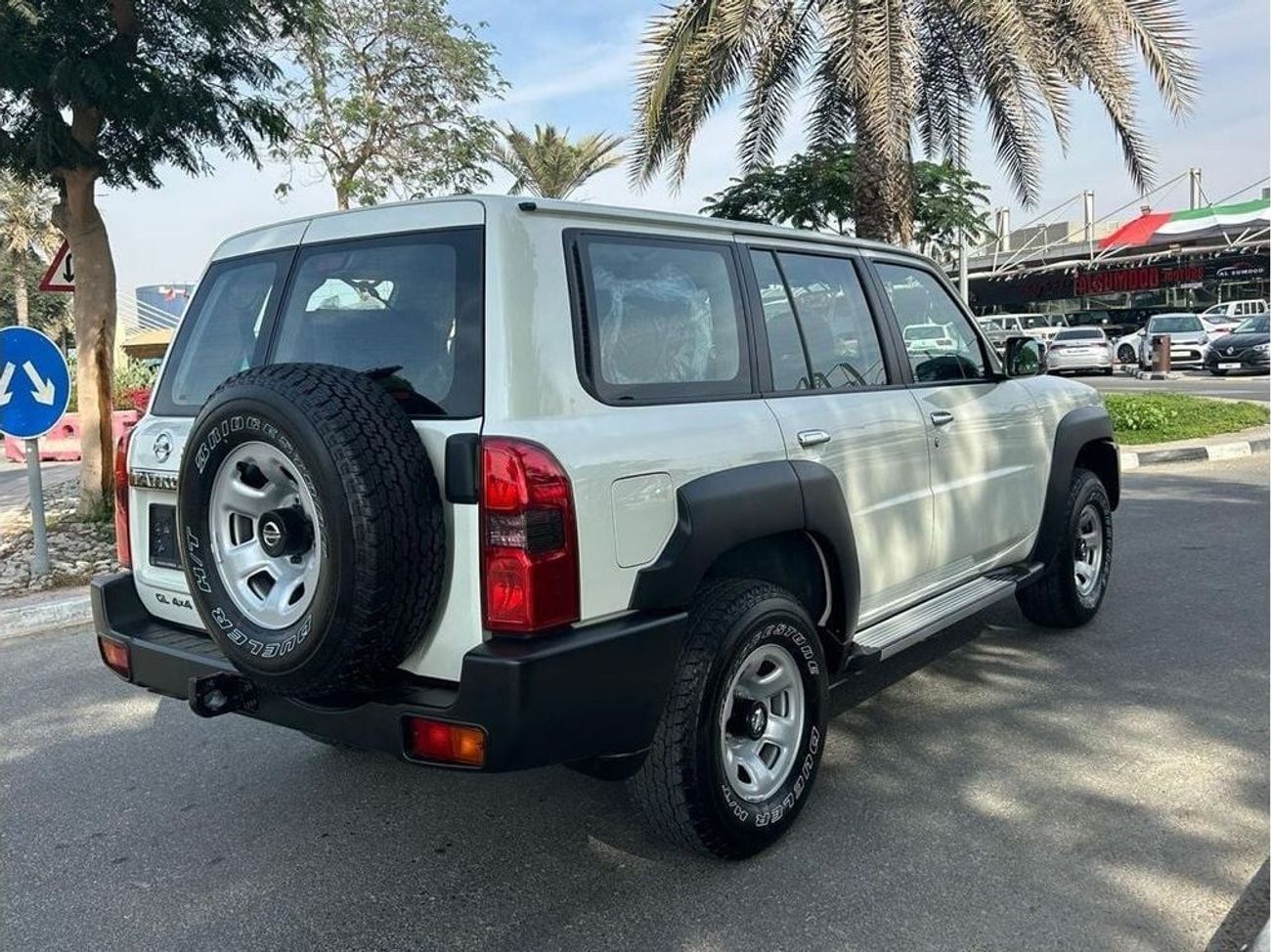 Nissan Patrol Safari Safari 4.8L A/T GL 2023 GCC LOW MILEAGE SINGLE OWNER IN MINT CONDITION