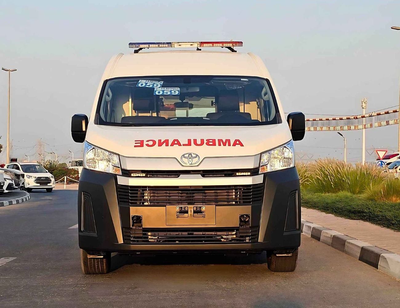 Toyota Hiace 3.5L DX HIGHROOF / V6 PETROL, A/T, EMERGENCY MEDICAL AMBULANCE (CODE # AMBULANCE)