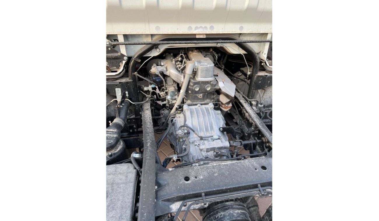 Mitsubishi Fuso Canter Fuso 14-ft Long Chassis 4.2L without Turbo