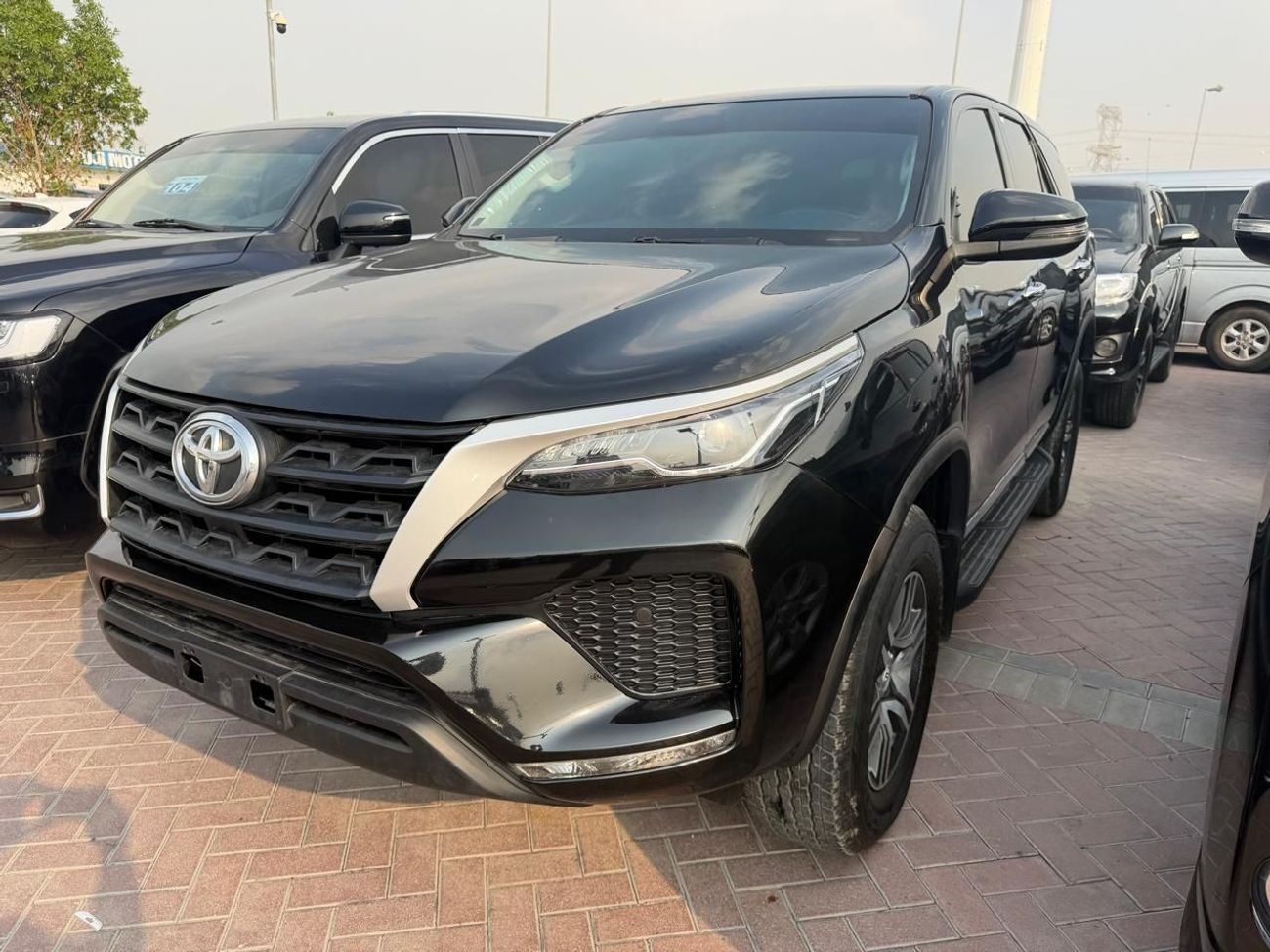 Toyota Fortuner LHD-4WD-Petrol-2.7L-Automatic-V4 Cylinders-7 Seats-5 Doors