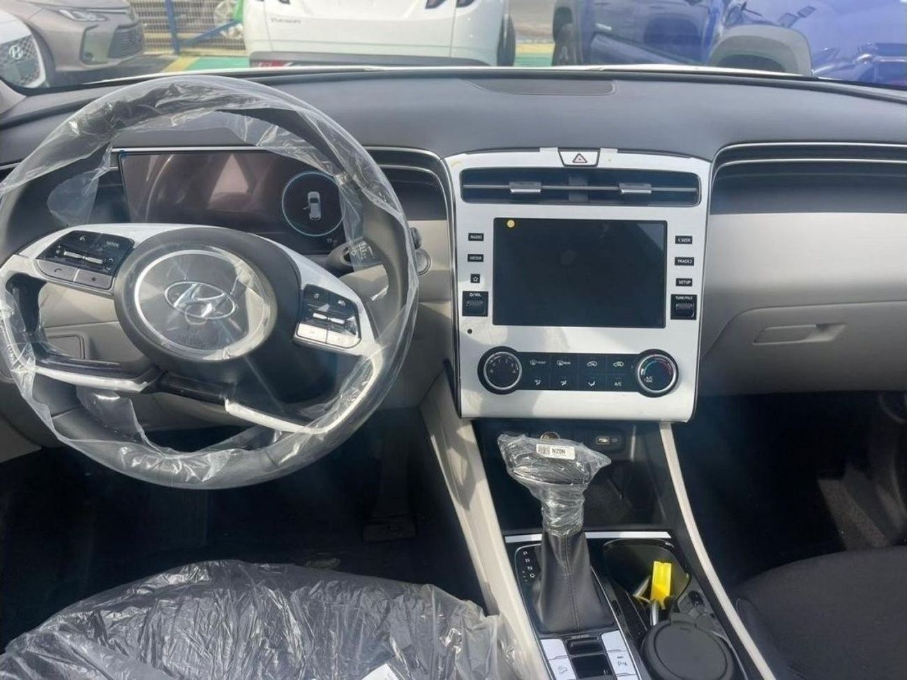 هيونداي توسون 2.0 WITH  BUSH STRAT .19 ALLOW WHEELS .SCREEN. CAMERA. DIGITAL KM .ELECTRIC BAG