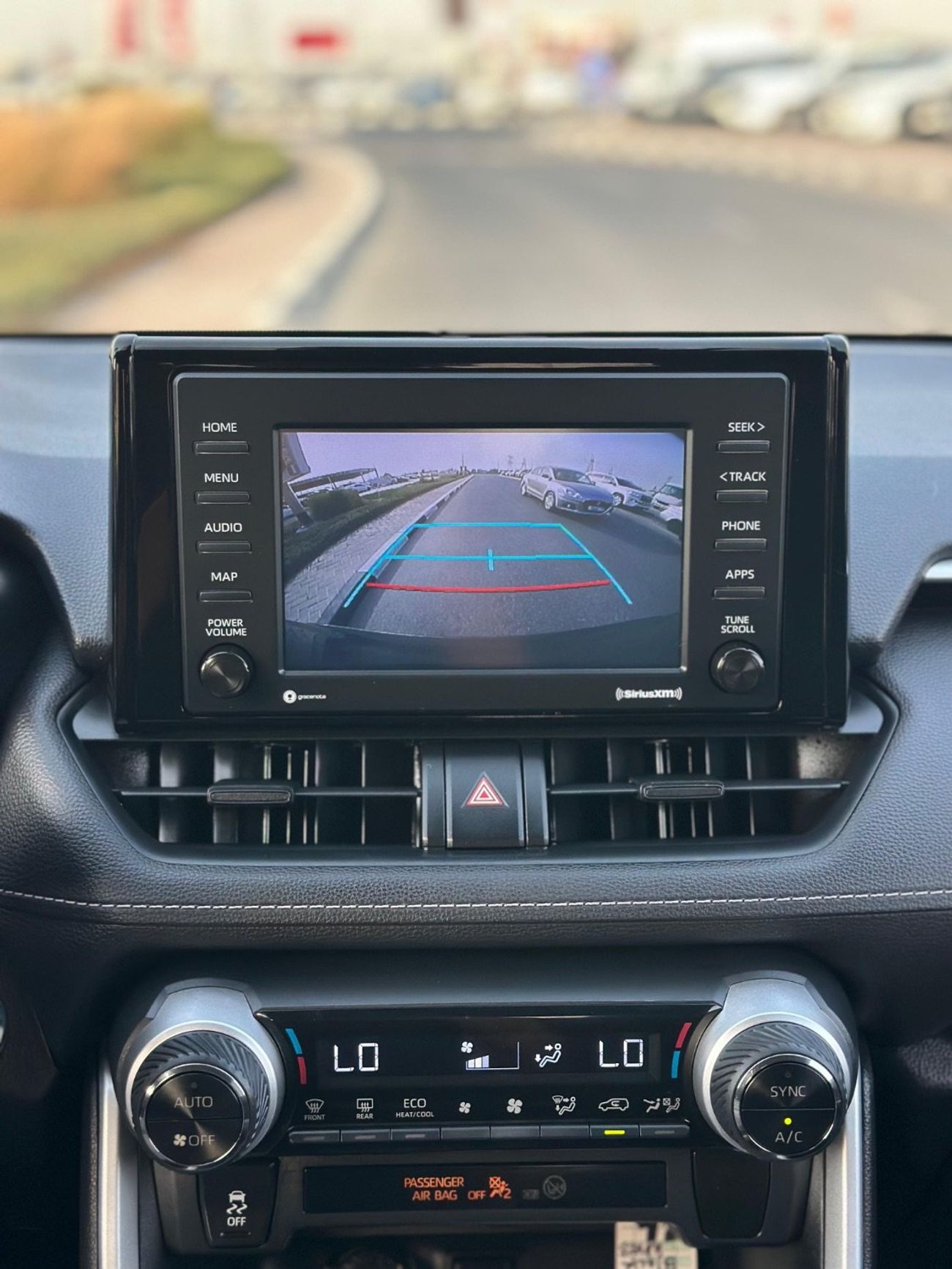 Toyota RAV4 Hybrid XLE 2.5L push start full option