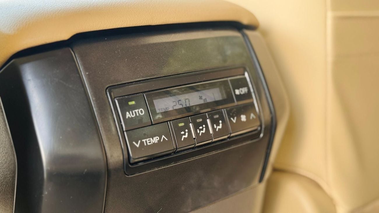 تويوتا برادو GOOD CONDITION | PETROL | 2.7L | LEFT-HAND-DRIVE | AUTOMATIC TRANSMISSION | 360 VIEW CAMERA