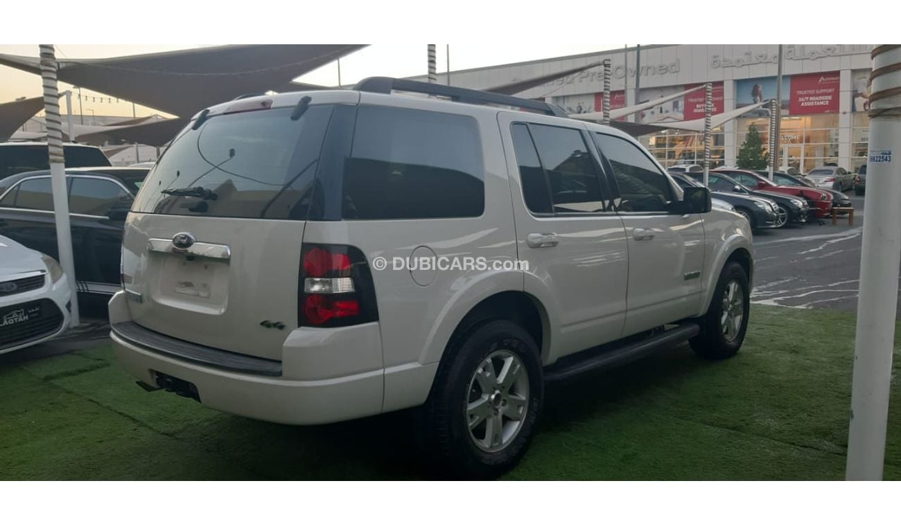 فورد إكسبلورر خليجى - رقم 2 - مثبت سرعة -  حساسات  رنجات - شاشة تحكم كاميرا خلفية بحالة ممتازة لاتحتاج لأى مصاريف