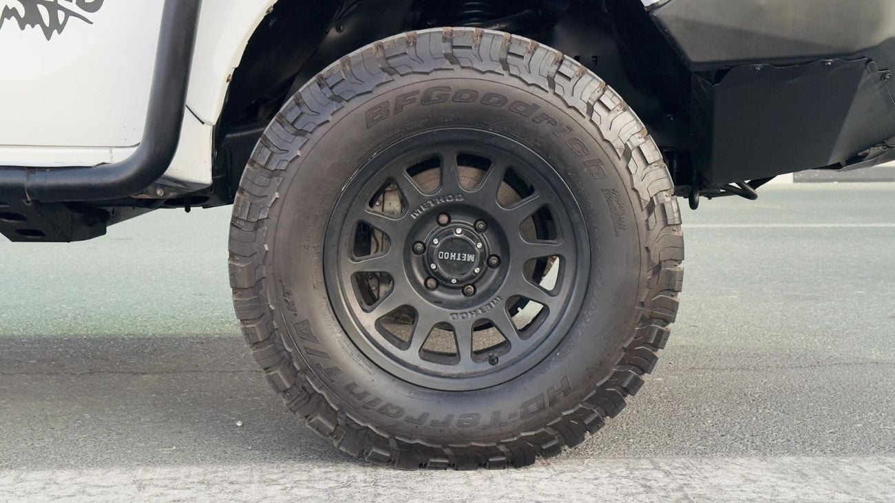 تويوتا هيلوكس SMART CAB | PREMIUM BULL BAR INSTALLED | RHD | 2023 | 2.8L DIESEL ENGINE | AUTOMATIC  | PUSH START E