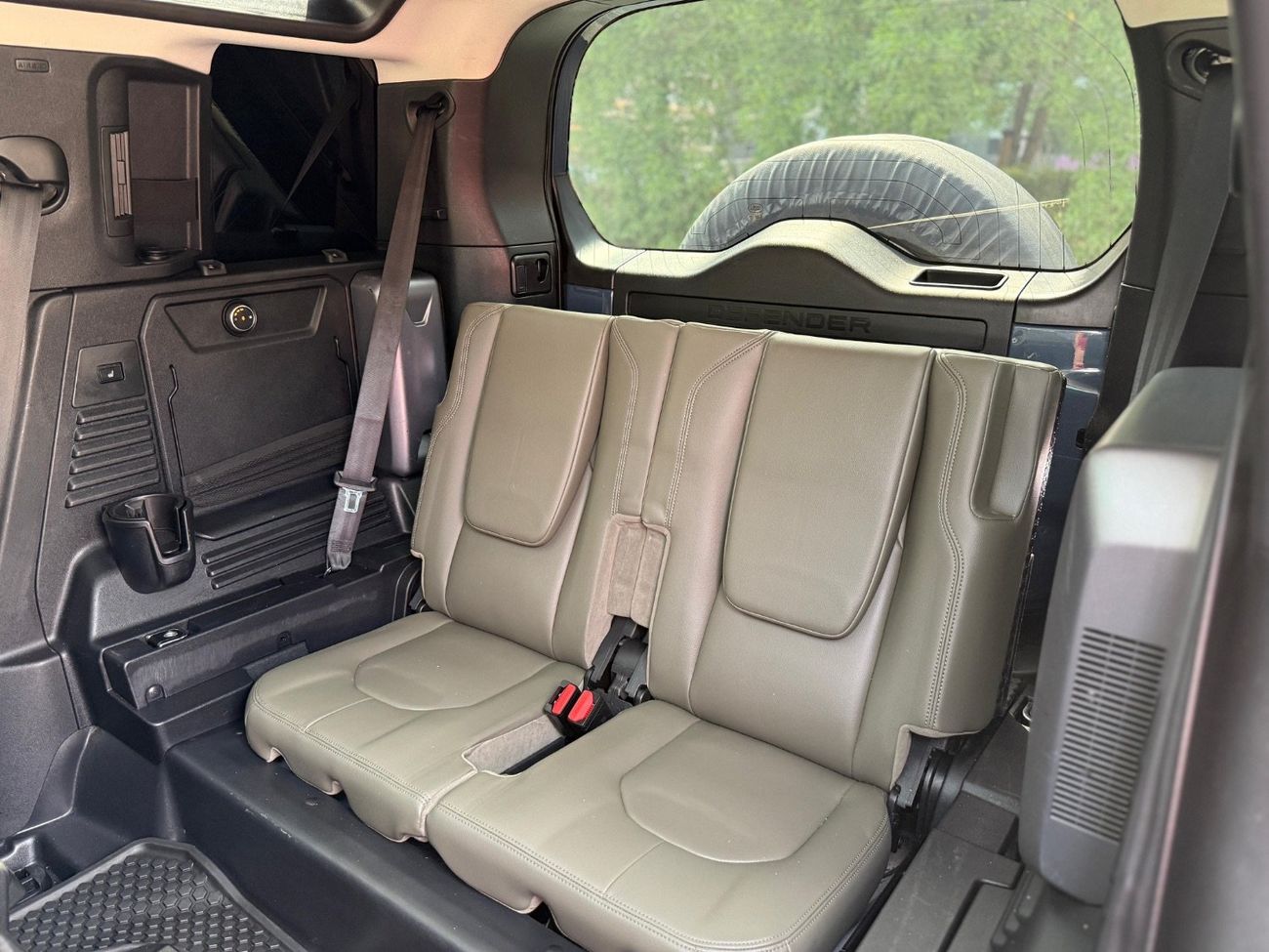 لاند روفر ديفندر P300 110 S 2.0L (5 Seater)