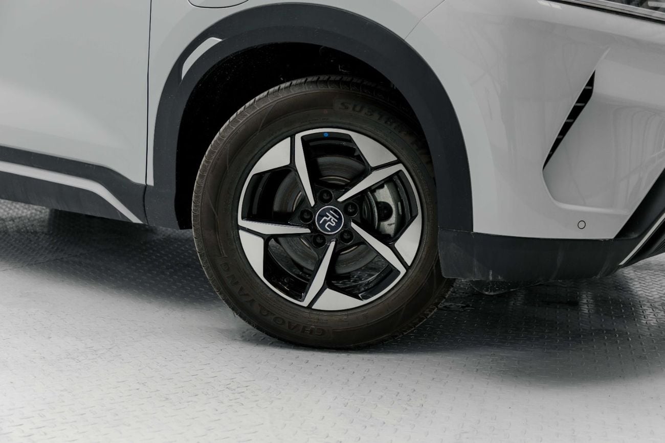 BYD Yuan Up Transcend - White Inside Beige | Export Only