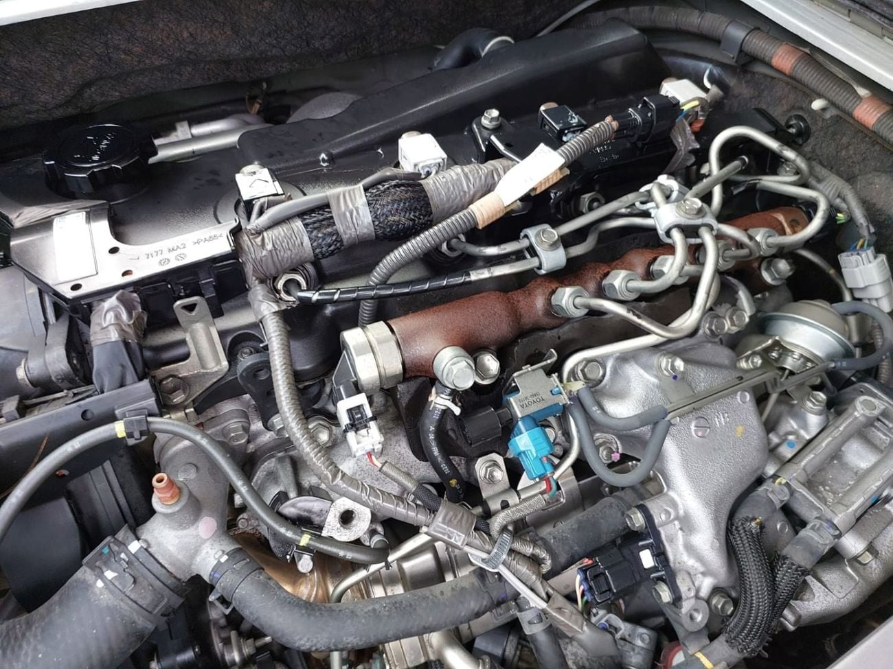 Toyota Hiace (RAMADAN OFFER) TOYOTA HIACE VAN RHD 2014 MODEL 3.0 L DIESEL AUTOMATIC(PM14281)