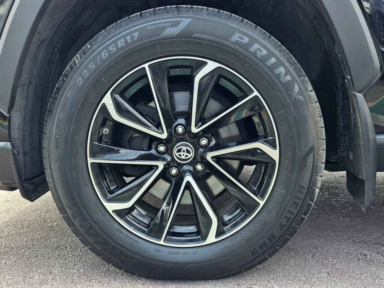 Toyota RAV4 LE/ LEATHER SEATS/ RIMS / DVD CAMERA/ E BRAKE/ RADAR/ 889 Monthly / LOT# 50050