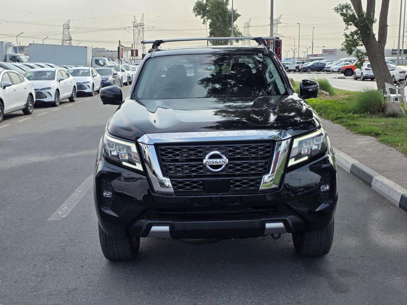 نيسان نافارا NISSAN NAVARA 2023 BLACK 4WD AT DIESEL = RIGHT HAND