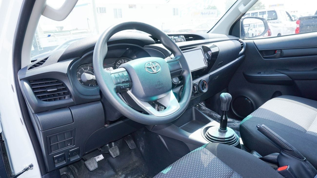 تويوتا هيلوكس GLX 2.4L DIESEL 4WD M/T