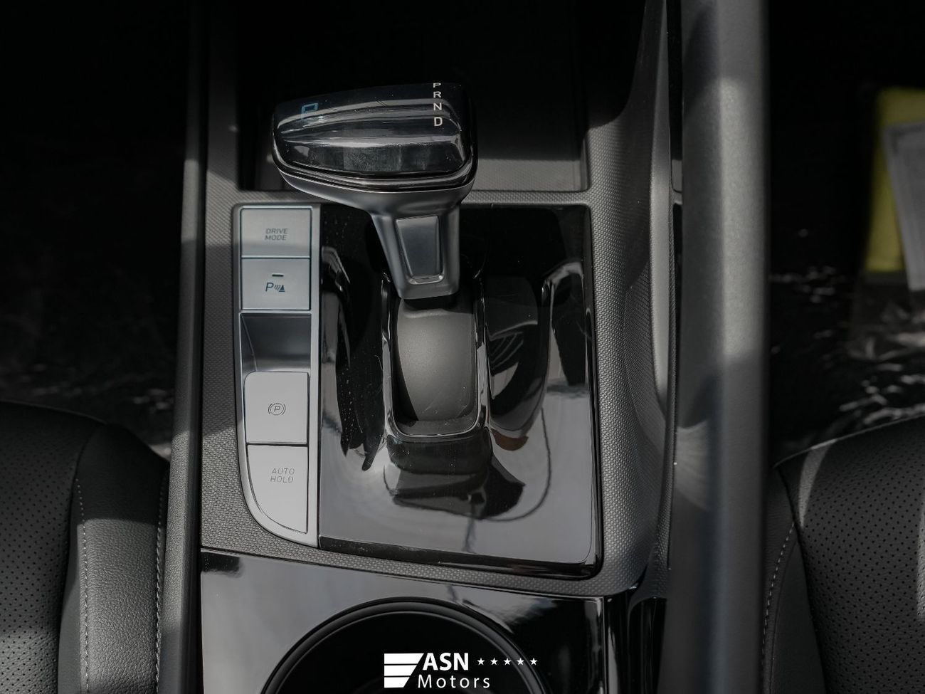 هيونداي إلانترا Lux Premium 1.5L 2025 (Export Price)