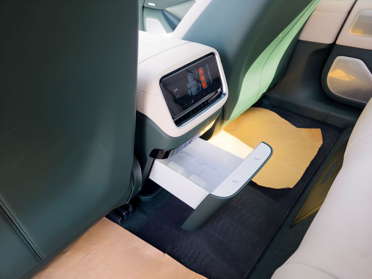 شاومى YU7 Xiaomi  Max YU7 2025 - With Master Account - Panorama - 21" Alloy Wheels - EVS Warranty