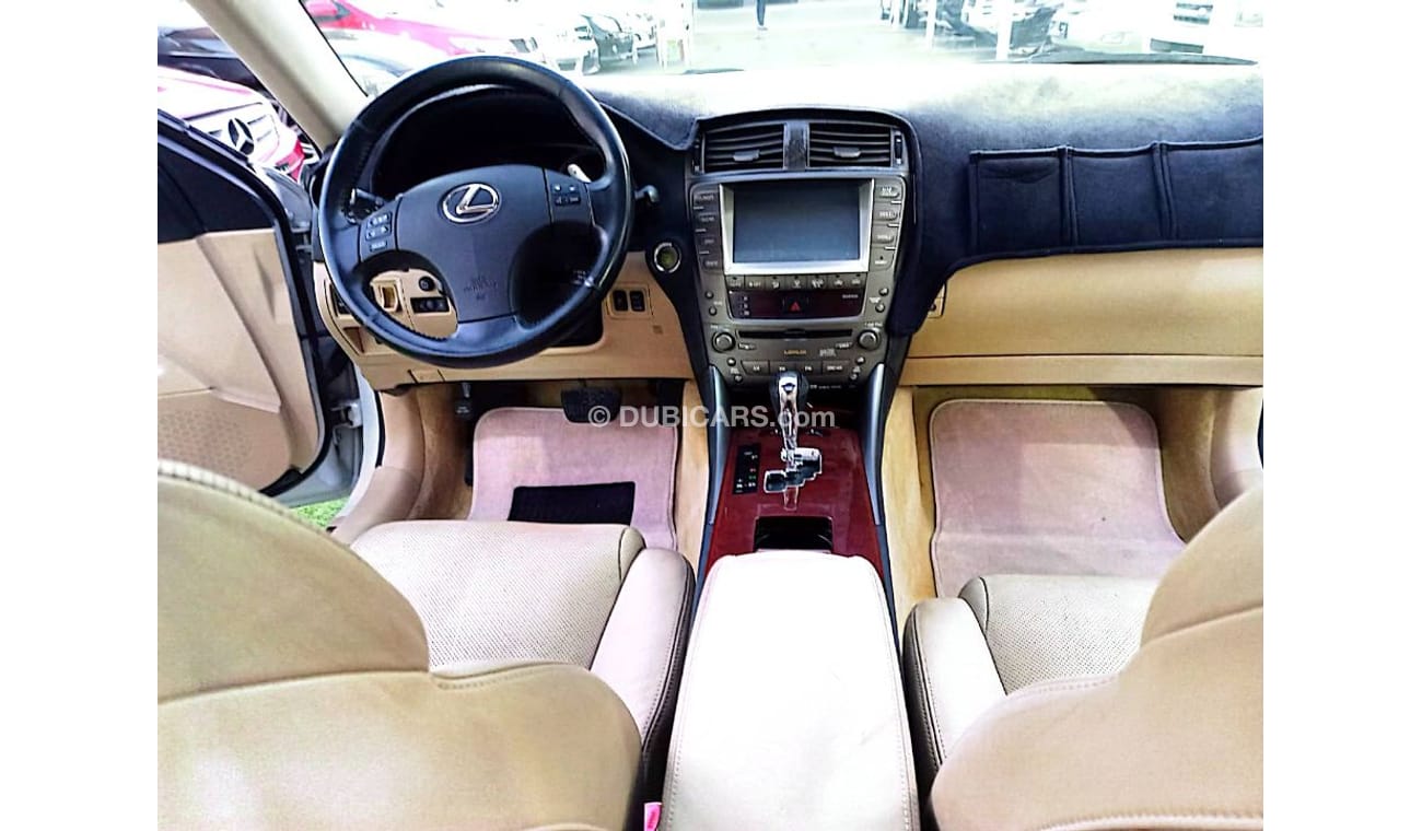 لكزس IS 300 خليجى موديل 2008 رقم واحد فتحة جلد رنجات حساسات بحالة ممتازة لاتحتاج لأى مصاريف