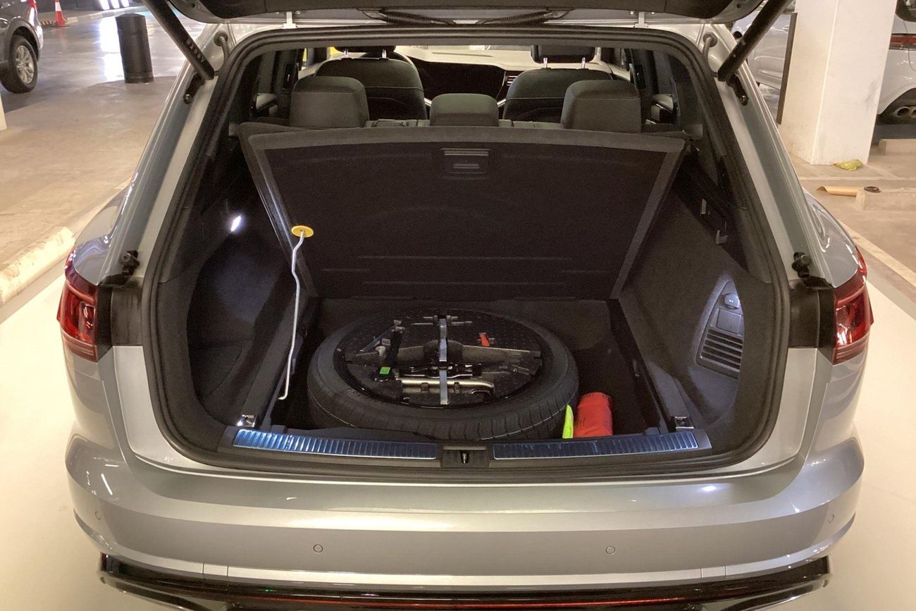 Volkswagen Touareg R-Line 3.0L 4WD R-Line | Guaranteed Warranty | 0 Down Payment