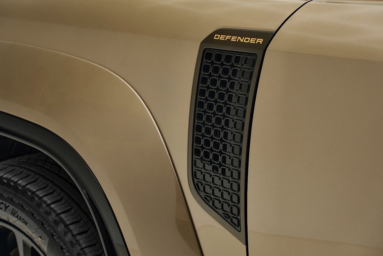 لاند روفر ديفندر 110 P635 OCTA V8