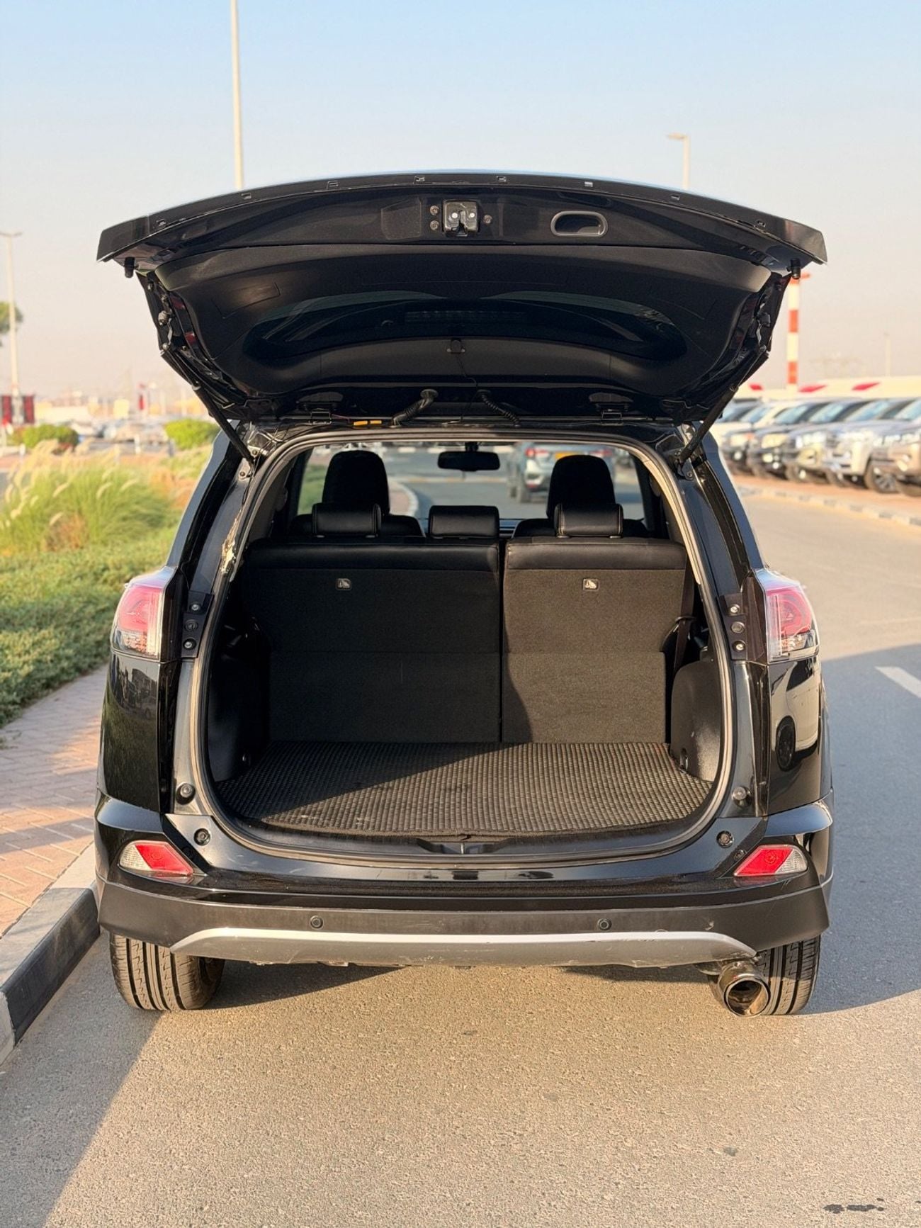 تويوتا راف ٤ Limited 2.0L 360 Camera Full option Japan