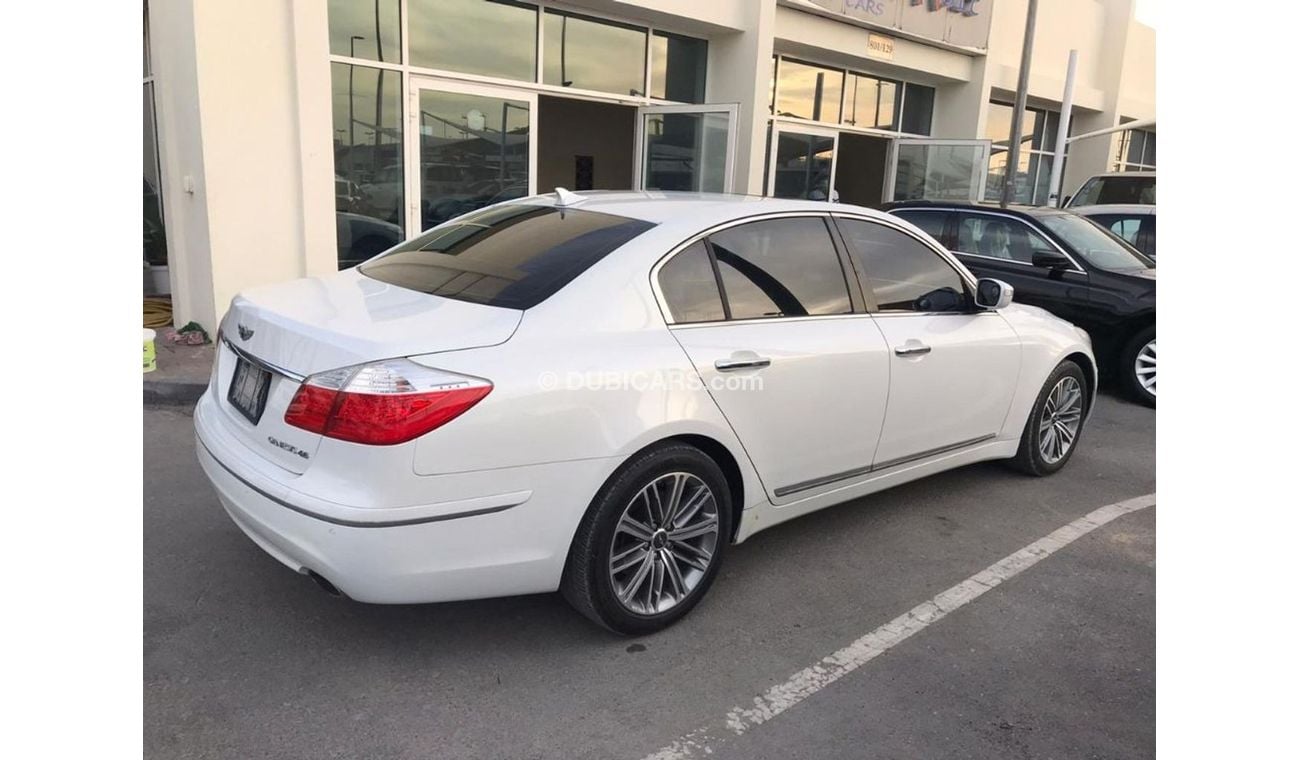 هيونداي جينيسس هيونداي جينسس ٢٠١١ فل اوبشن،،،،،، بحالة ممتازة جدا