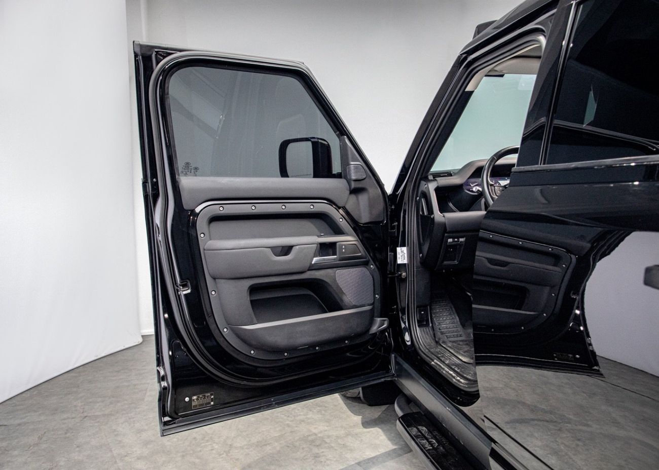 لاند روفر ديفندر P300 110 S 2.0L (7 Seater)